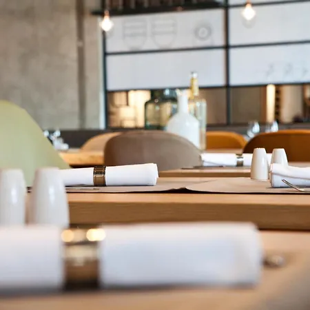 Indigo - East Side Gallery 4*