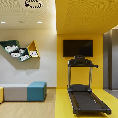 Indigo - East Side Gallery 4* برلين