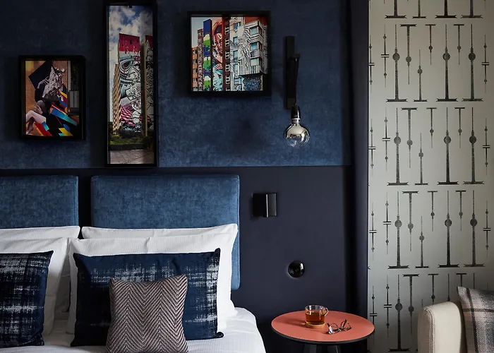 Indigo - East Side Gallery 4*