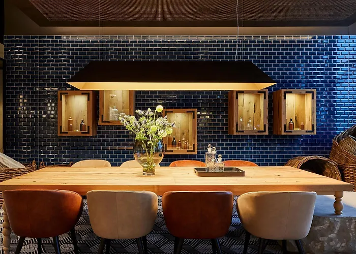 Indigo - East Side Gallery 4*