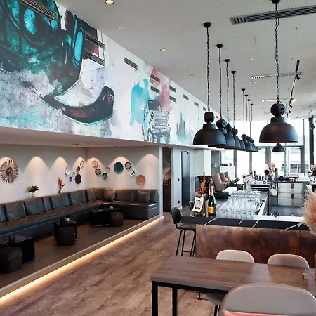 Отель Indigo - East Side Gallery 4*