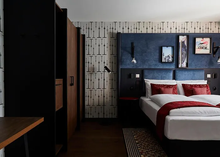 Indigo - East Side Gallery 4*