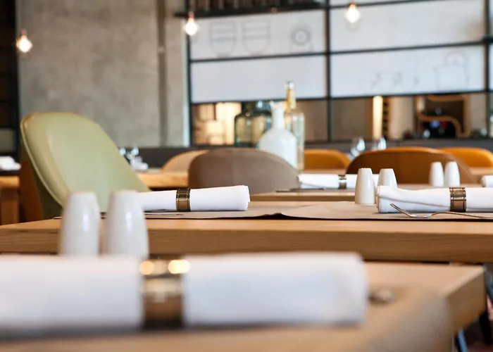 Indigo - East Side Gallery 4*